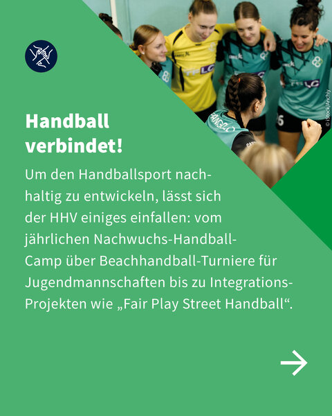Frauenhandballmannschaft im Kreis motiviert sich vor dem Spiel – Text zu Jugendförderung und sozialen Projekten des HHV.